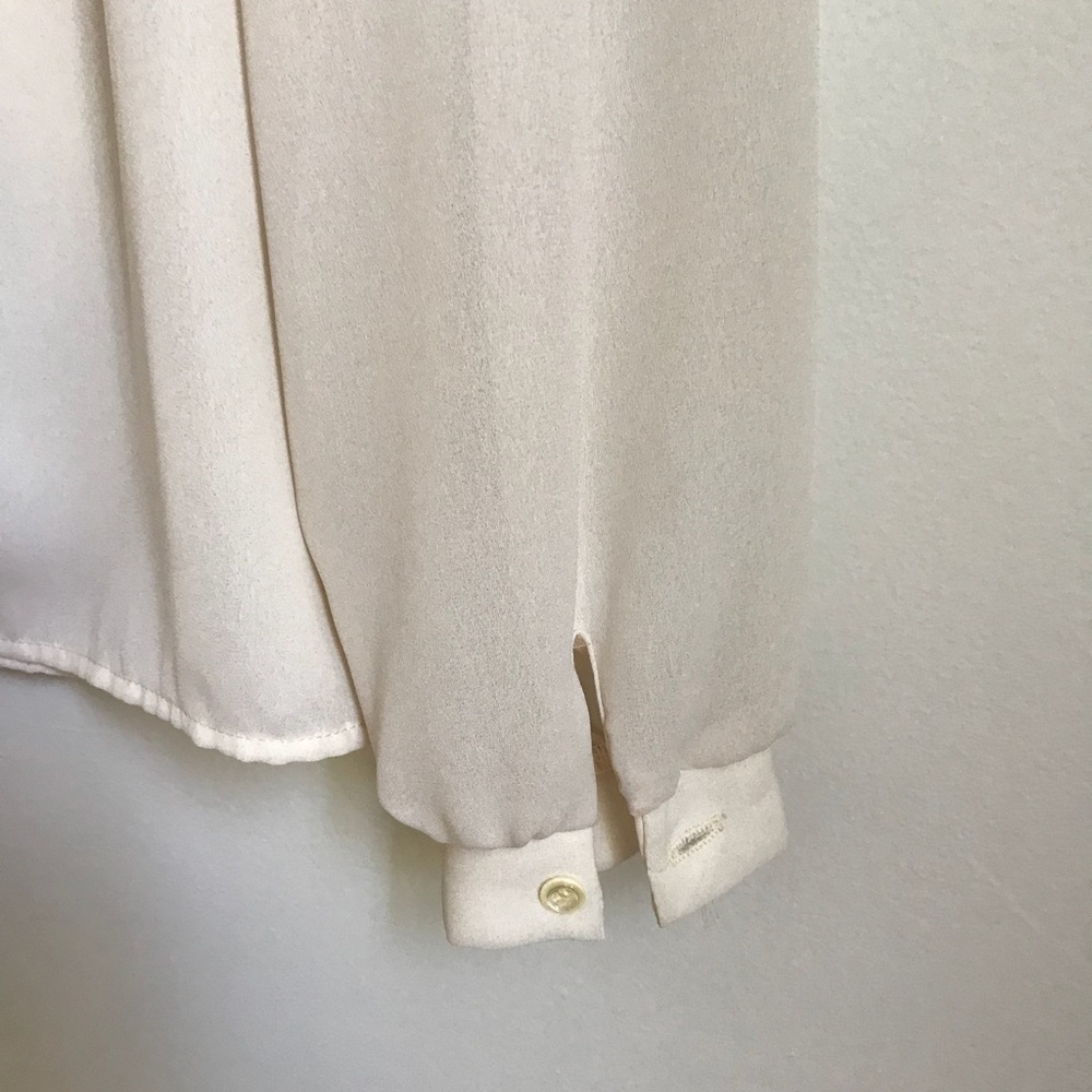 ♥️Embroidered button down back blouse - Picture 7 of 7